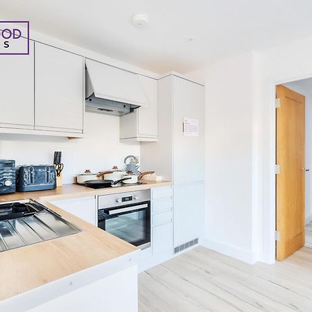 Modern Serviced Apartments For Contractors & Families With Free Parking, Wifi & Netflix By Redwood Stays Basingstoke Bagian luar foto