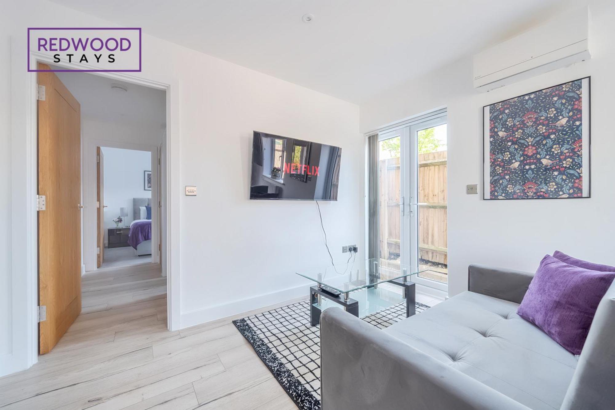 Modern Serviced Apartments For Contractors & Families With Free Parking, Wifi & Netflix By Redwood Stays Basingstoke Bagian luar foto