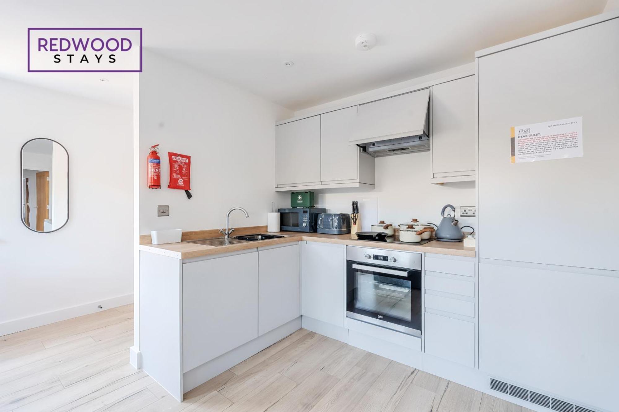 Modern Serviced Apartments For Contractors & Families With Free Parking, Wifi & Netflix By Redwood Stays Basingstoke Bagian luar foto