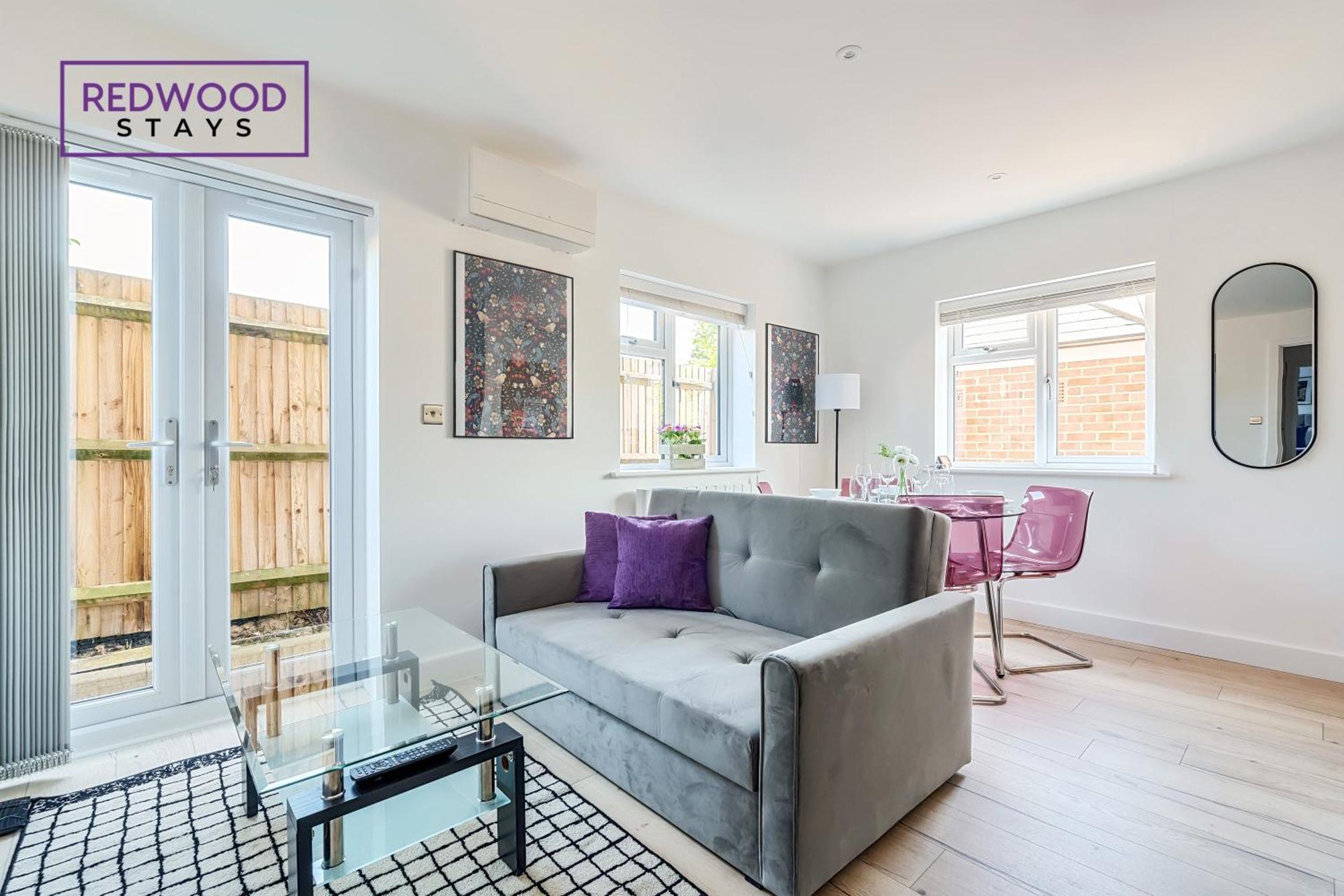 Modern Serviced Apartments For Contractors & Families With Free Parking, Wifi & Netflix By Redwood Stays Basingstoke Bagian luar foto