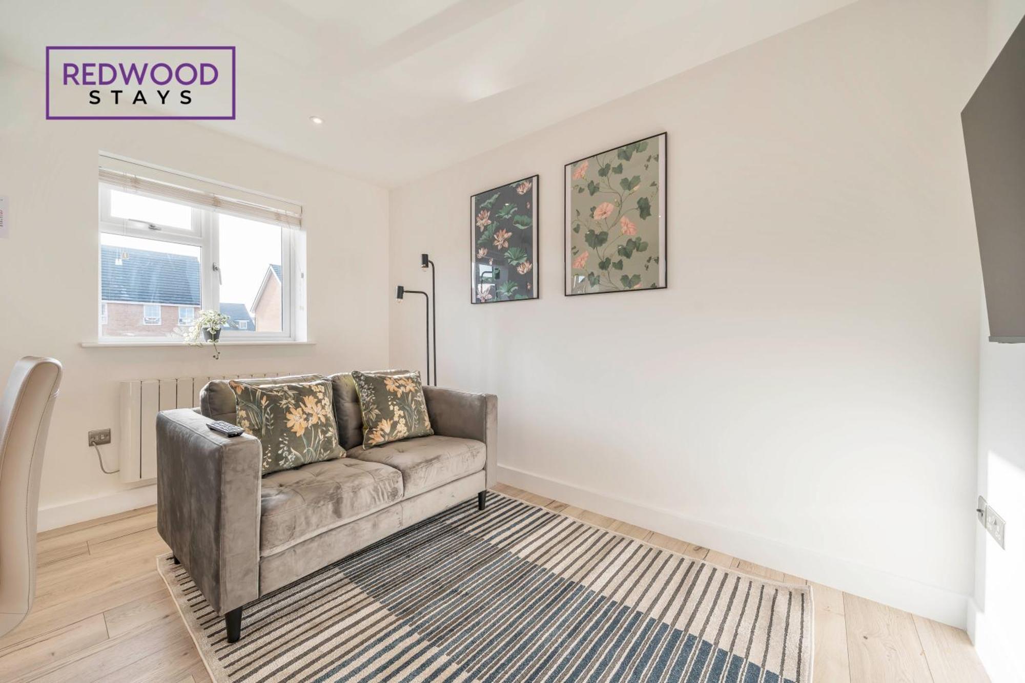 Modern Serviced Apartments For Contractors & Families With Free Parking, Wifi & Netflix By Redwood Stays Basingstoke Bagian luar foto