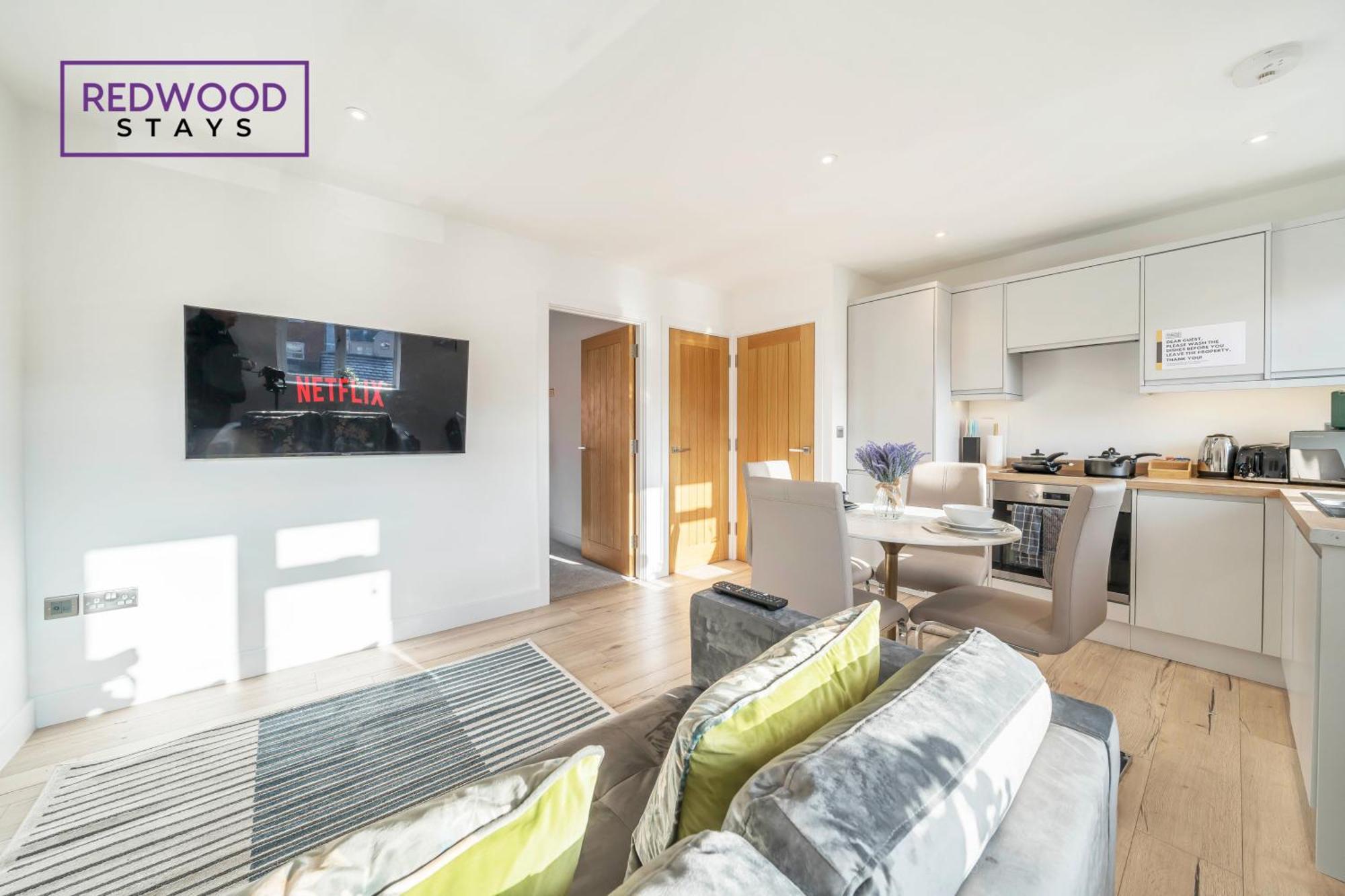 Modern Serviced Apartments For Contractors & Families With Free Parking, Wifi & Netflix By Redwood Stays Basingstoke Bagian luar foto