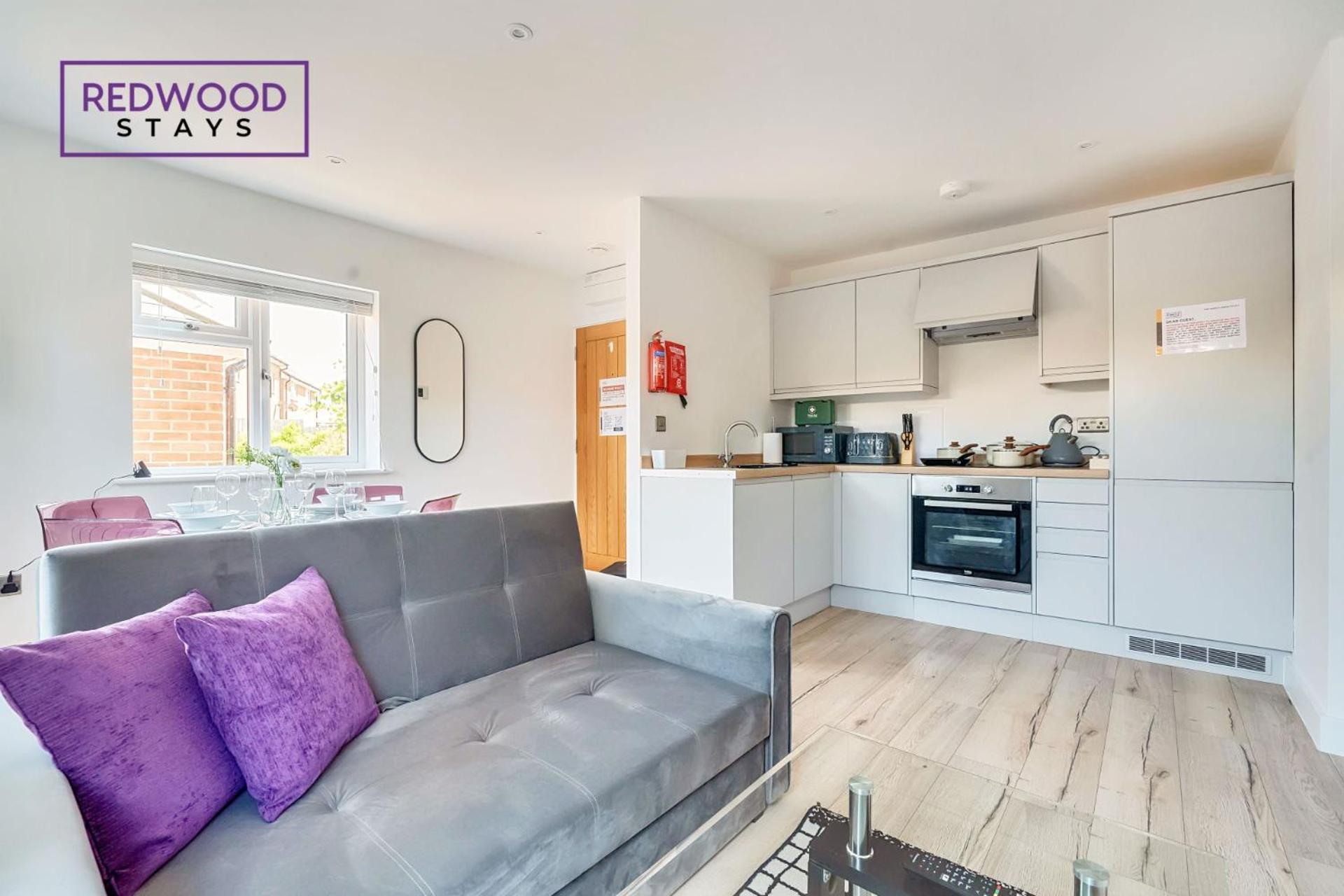Modern Serviced Apartments For Contractors & Families With Free Parking, Wifi & Netflix By Redwood Stays Basingstoke Bagian luar foto