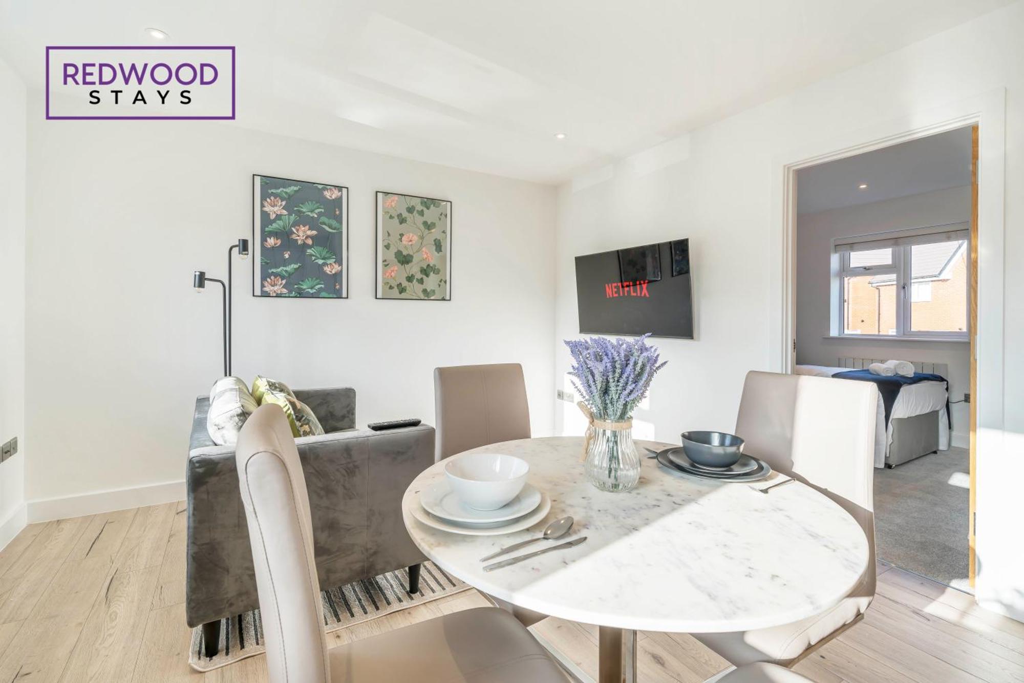 Modern Serviced Apartments For Contractors & Families With Free Parking, Wifi & Netflix By Redwood Stays Basingstoke Bagian luar foto