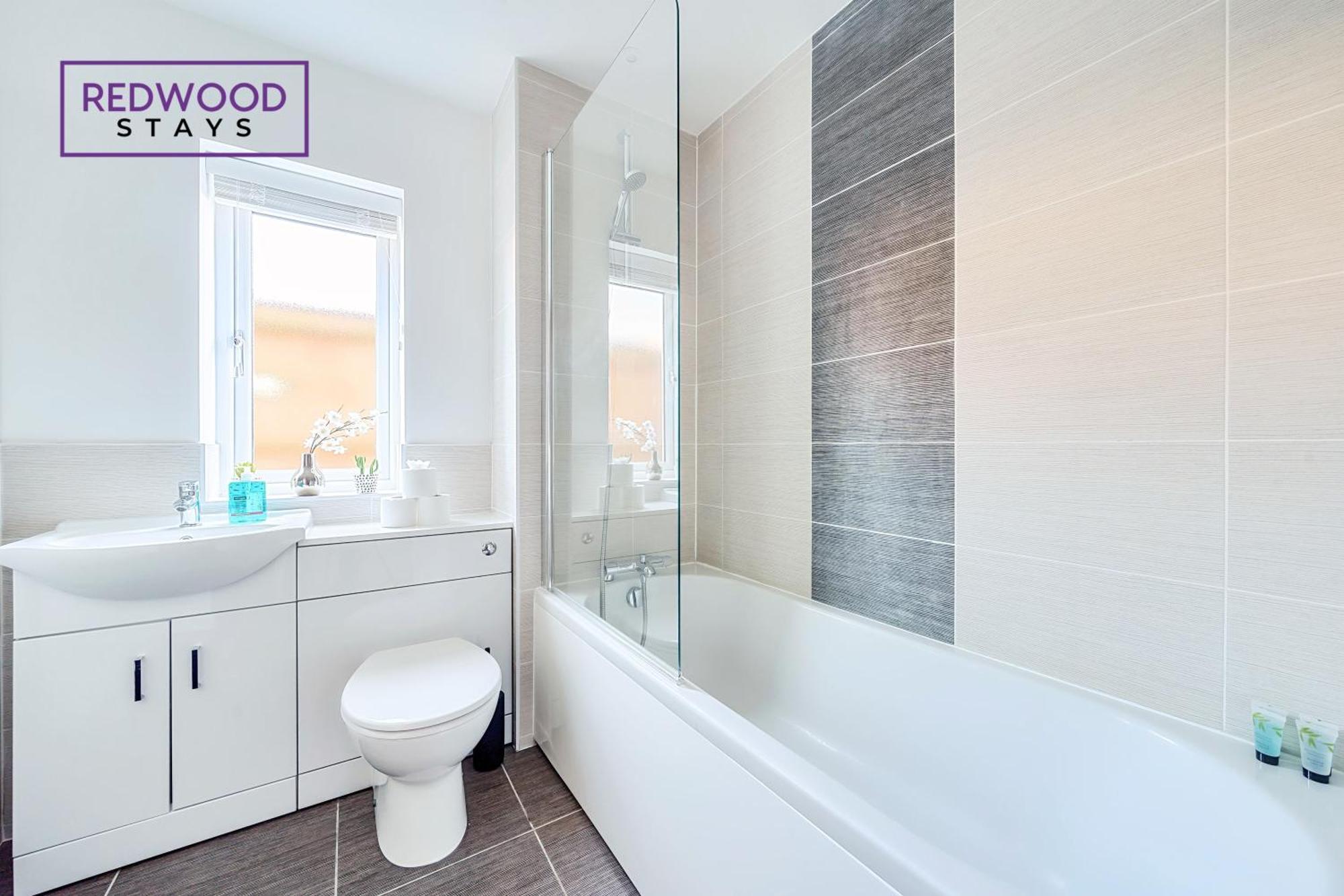 Modern Serviced Apartments For Contractors & Families With Free Parking, Wifi & Netflix By Redwood Stays Basingstoke Bagian luar foto