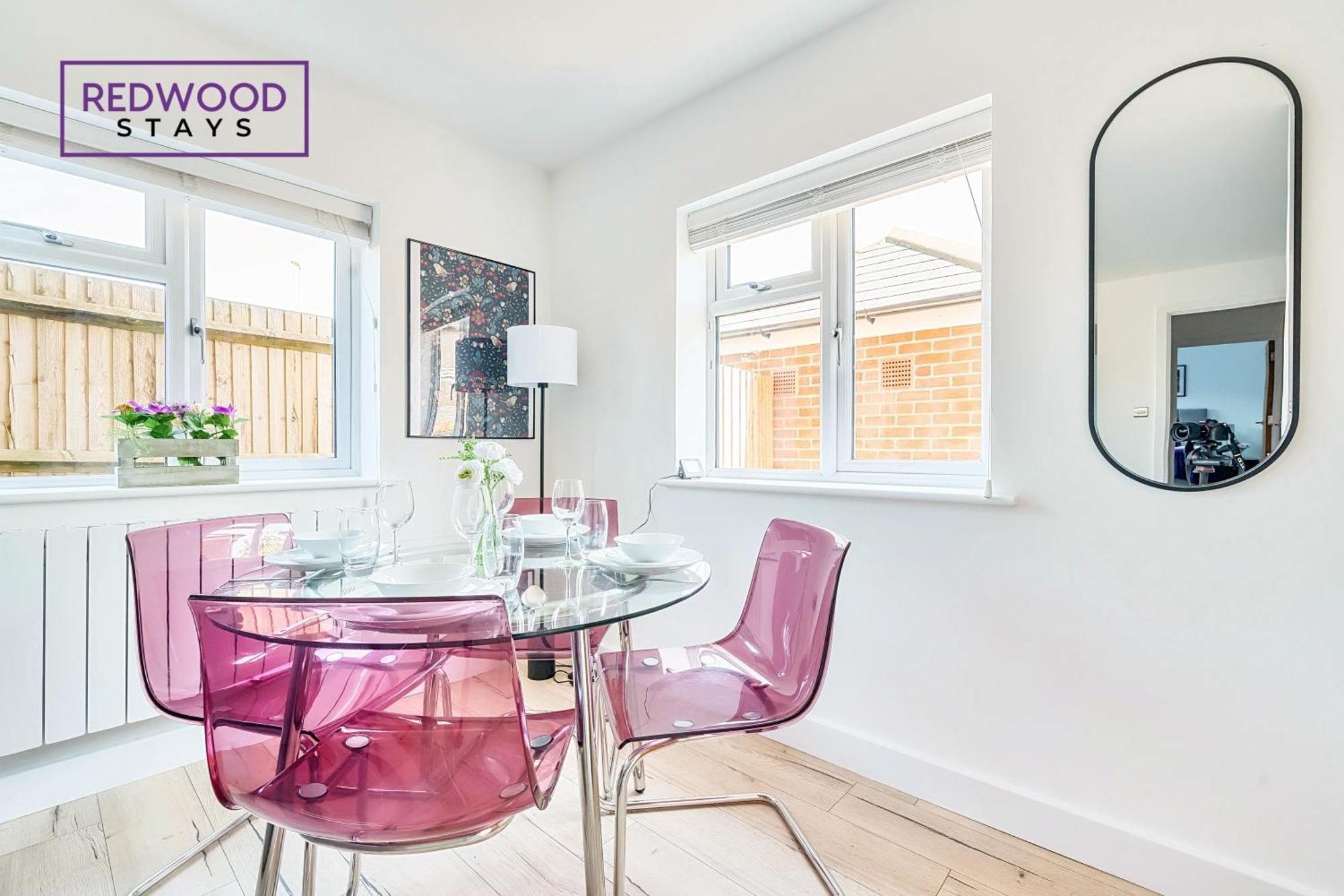 Modern Serviced Apartments For Contractors & Families With Free Parking, Wifi & Netflix By Redwood Stays Basingstoke Bagian luar foto