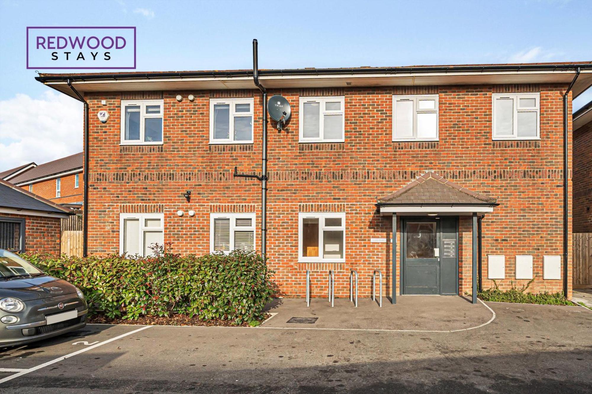 Modern Serviced Apartments For Contractors & Families With Free Parking, Wifi & Netflix By Redwood Stays Basingstoke Bagian luar foto